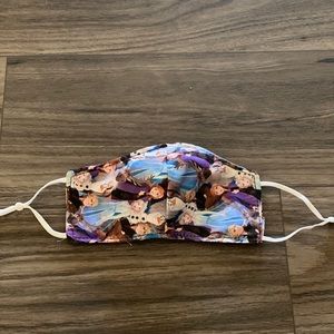 TRIPLE LAYER adjustable strap Face mask! FROZEN❄️